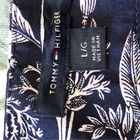 Tommy Hilfiger Casual Floral Pant Size: Large 37” waist - Picture 5 of 6